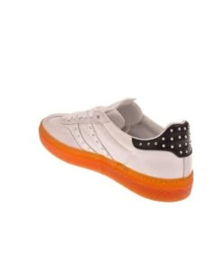 Sneakers In Pelle Con Bande Laterali E Borchiette -John Richmond sneakers con applicazioni mettaliche sul retro john richmond 54542865596763