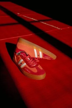 Sneakers In Pelle Con Logo E Bande Laterali